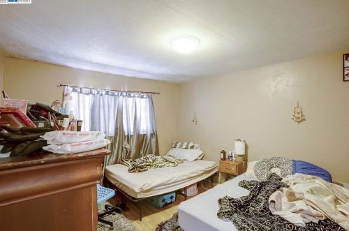 1517 51st Ave, Oakland CA 94601-5237 exterior