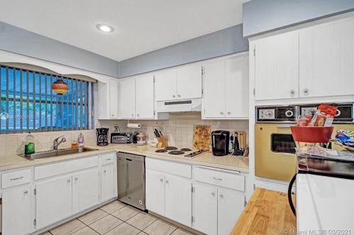 8490 10th St, Hollywood FL  33024-4939 exterior