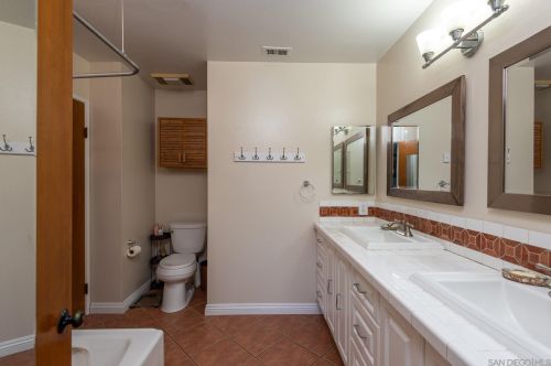 4339 Loma Riviera Ct, San Diego CA 92110-5503 exterior