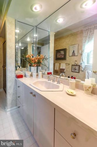 716 Carter Hill Dr, West Deptford NJ  08066-1903 exterior