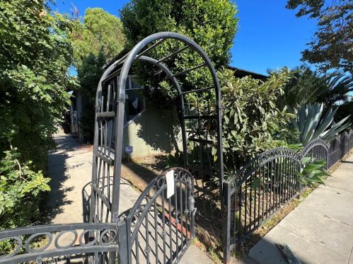 7610 Comstock Ave, Whittier, CA 90602-1627