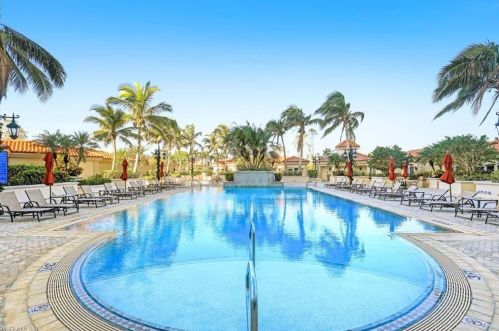 6597 Nicholas Blvd, Naples FL  34108-7264 exterior