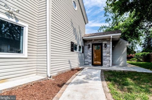 42 Smith Ave, Trenton, NJ 08619-3422