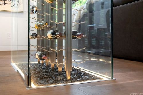 15245 Greenleaf St, Van Nuys CA 91403-4010 exterior