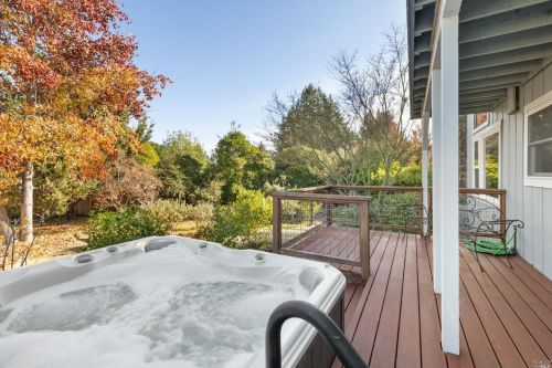 396 Pleasant Hill Rd, Sebastopol CA  95472-4020 exterior