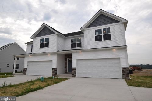 214 Ida Red Dr, Dauberville, PA 19533-8678