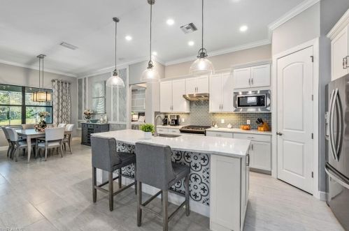 2770 Aviamar Cir, Naples FL 34114-9759 exterior