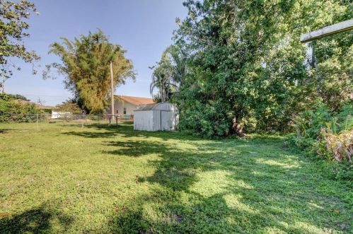 6271 62nd Ave, Pinellas Park FL  33781-5203 exterior