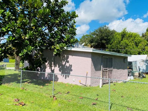 2200 44th St, Fort Pierce, FL 34946-1527