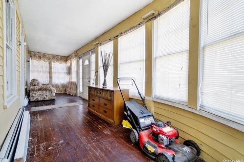 335 Wellwood Ave, North Lindenhurst NY  11757-3341 exterior