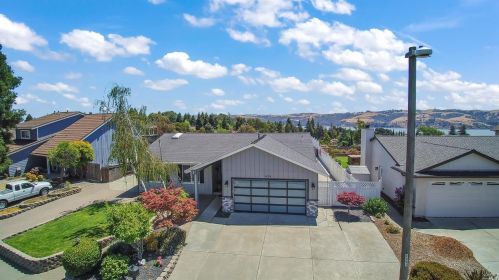 424 Warwick Dr, Benicia, CA 94510-2143