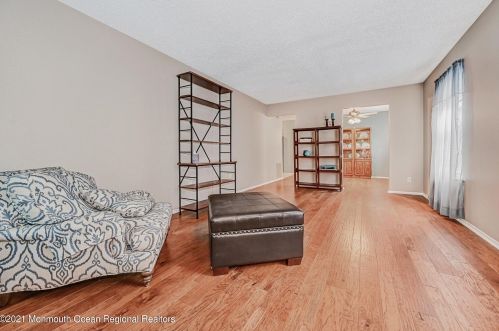 54 Mariner Pl, Bricktown, NJ 08723-7203