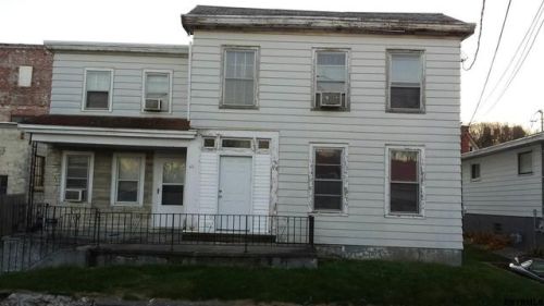 62 Center St, West Glenville, NY 12010-5532