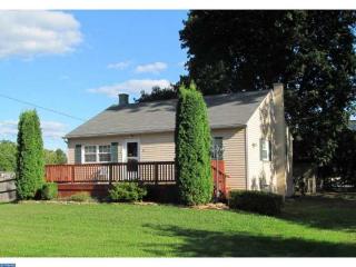 42 Columbia Ave, West Cressona, PA 17929-1209