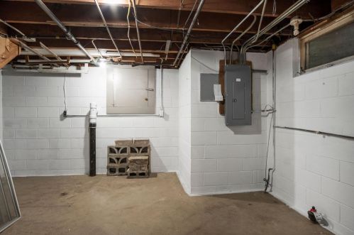 744 Williams Dr, Crown Point IN  46307-4822 exterior