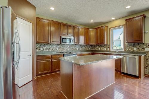 3914 Whitetail Dr, Prior Lake, MN 55379-3541