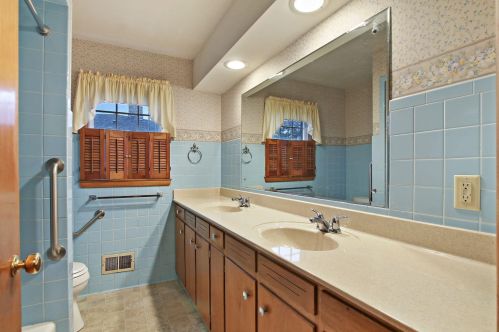 4473 67 St, Kenosha WI 53143-1327 exterior