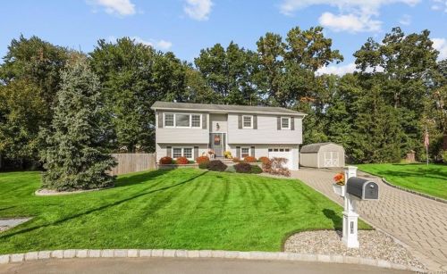 10 Castle Ct, Thiells, NY 10984-1310