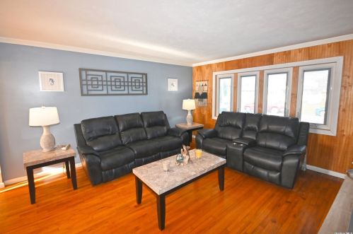 2090 Monroe Ave, North Bellmore NY  11710-1523 exterior