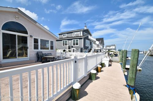 258 Teakwood Dr, Berkeley Township NJ  08721-3122 exterior