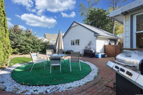 1000 Washington Ave, Westbury NY  11590-5502 exterior