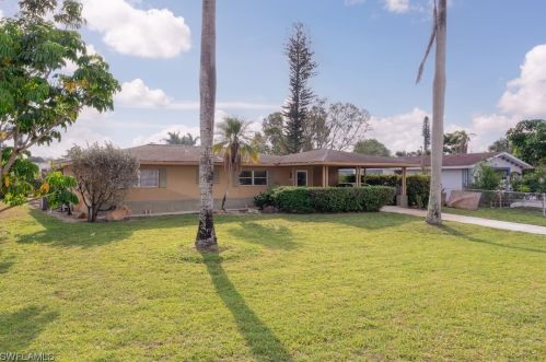 1976 41st Ter, Naples, FL 34116-6024