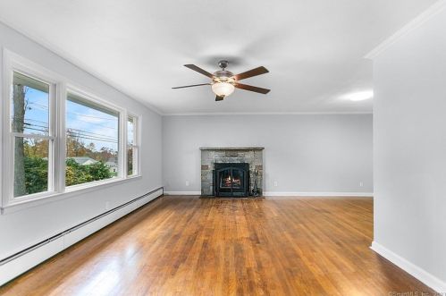 15 Glen Spring Dr, Bridgeport CT  06611-2107 exterior