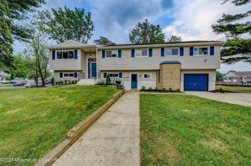 41 Hemlock St, Hazlet NJ  07730-2118 exterior
