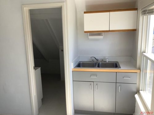 28 George St, Wallingford CT 06492-4008 exterior