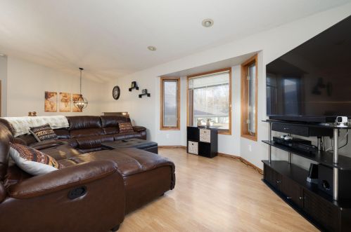 2702 Pleasant Dr, Holmen, WI 54636-9194