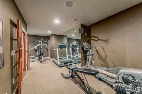 603 Thornbush Cir, Chenequa WI  53029-8648 exterior