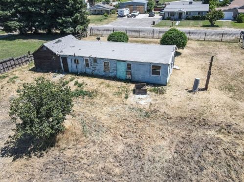 633 Greenway Ave, Turlock CA  95380-6424 exterior