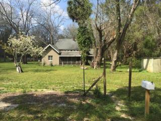 12302 Main St, Fountain, FL 32438-2463