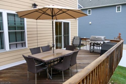 25 Ridge Rd, West Paterson NJ  07424-2416 exterior