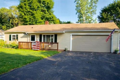 36 Pontiac St, Webster, NY 14580-3519