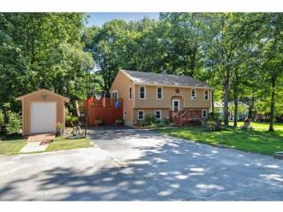 9 Stanorm Dr, Newmarket, NH 03857-2061
