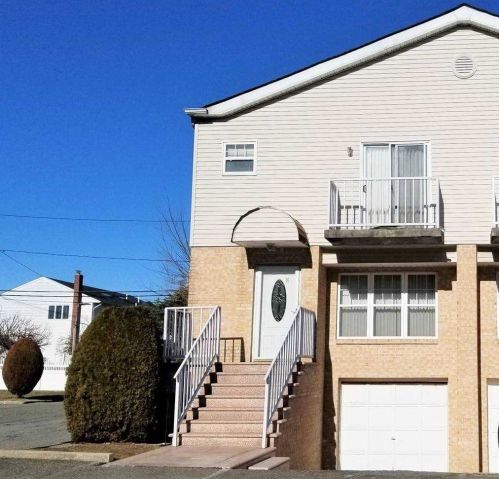 1601 Johnson Ave, Floral Park, NY 11003-2367