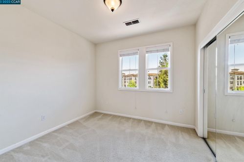 4255 Fitzwilliam St, Pleasanton CA 94568-4573 exterior