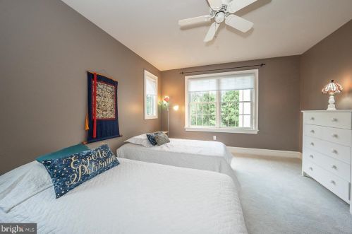 315 Blackburn Dr, Berwyn PA  19312-2801 exterior