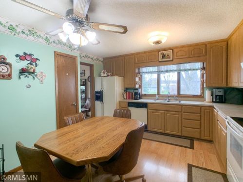 910 10th St, Gaylord MN  55334-2099 exterior
