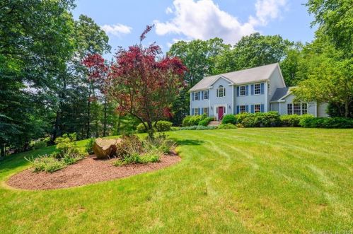 14 Fawnwood Rd, Sandy Hook, CT 06482-1400