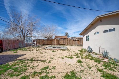 15144 Las Piedras Dr, Victorville CA  92395-3628 exterior