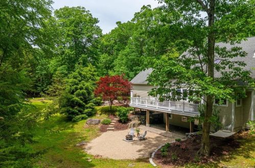 9 New Brg Rd, Brookfield Center CT  06804 exterior