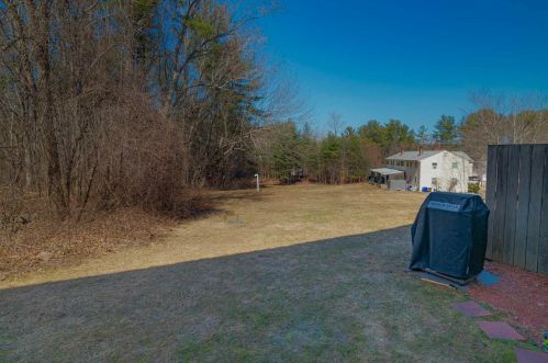 13 Oliver Dr, Hudson NH  03051-3412 exterior