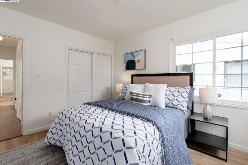 1451 Havenscourt Blvd, Oakland CA  94621-3627 exterior