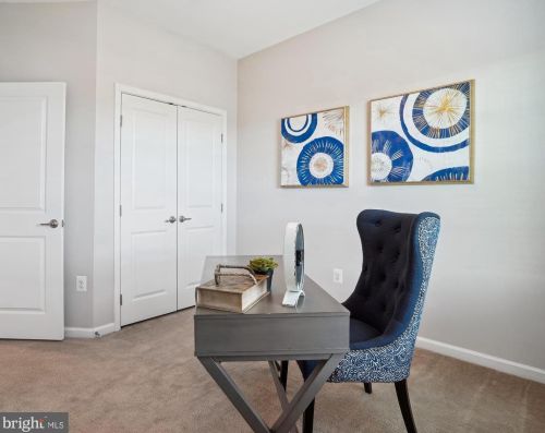 1739 Rockledge Ter, Woodbridge VA  22192-2512 exterior