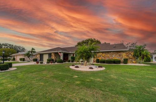 2021 View Dr, Ruskin, FL 33573-5185