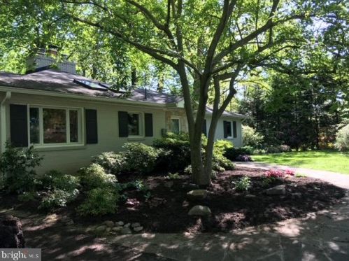 6334 Crosswoods Dr, Falls Church VA  22044-1208 exterior