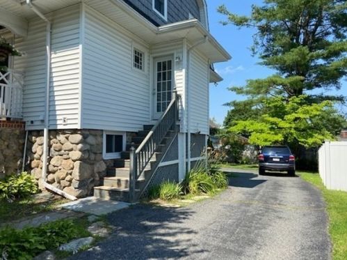 32 Daniels St, Hopedale, MA 01747-1304