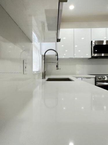 5734 37 St, Hollywood FL 33024-8402 exterior